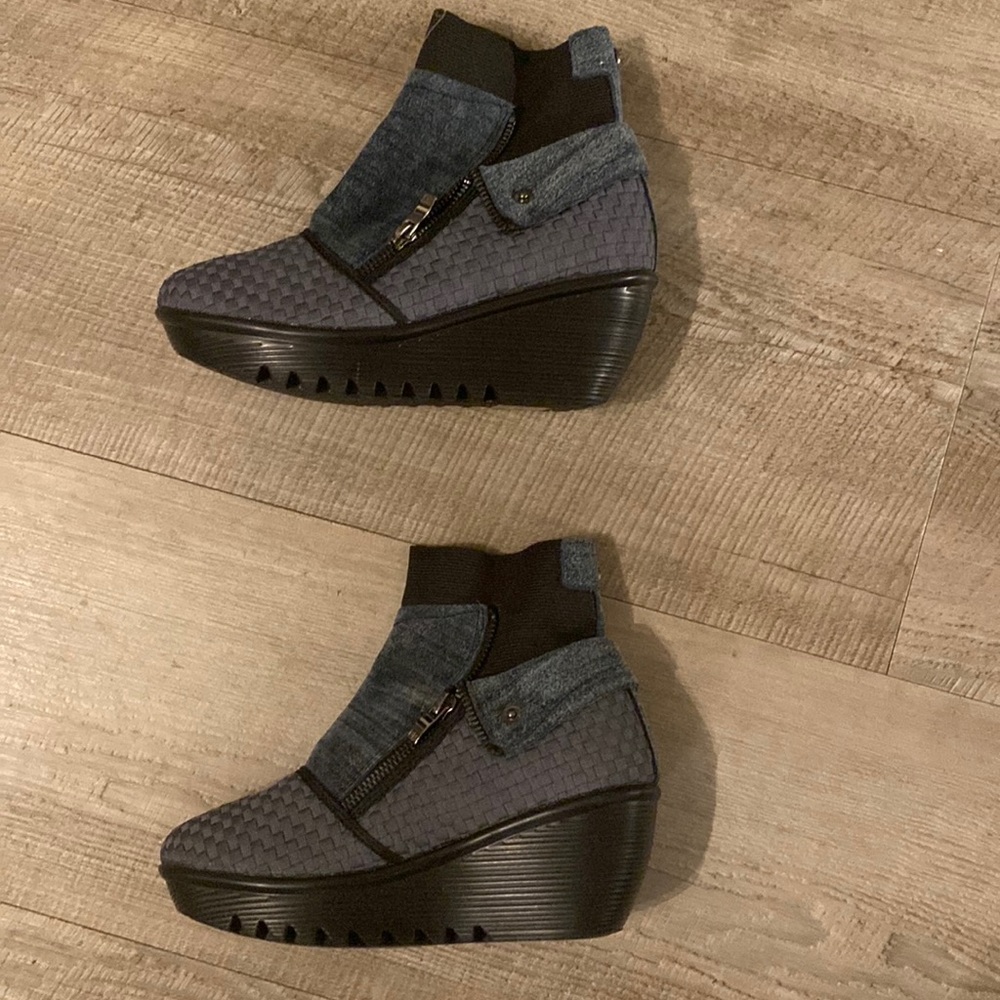 Size 6 Bernie Mev Blue/Black/Grey Ankle Booties